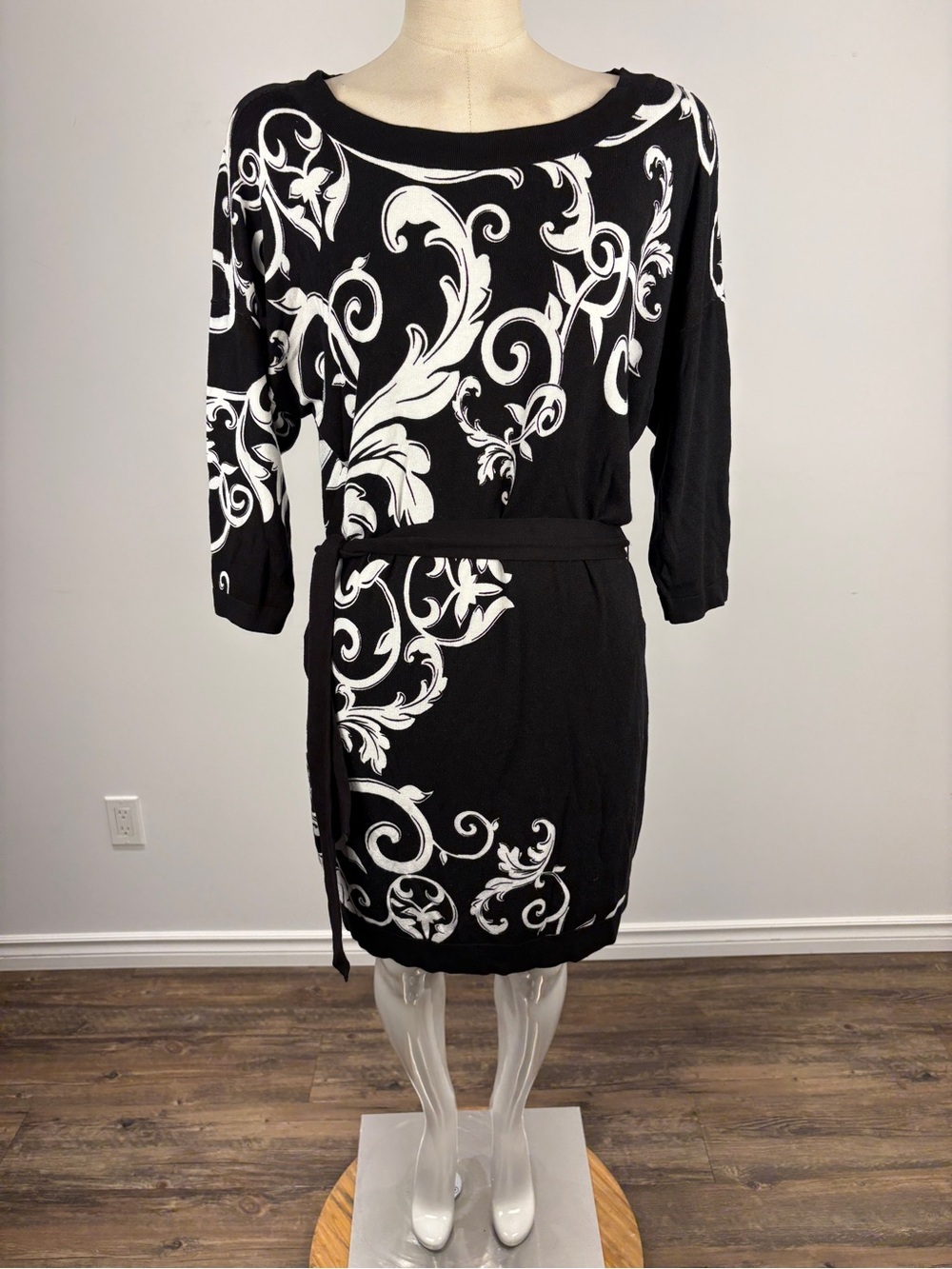 White House Black Market Black White Damask Scroll Blouson Belted Dress S